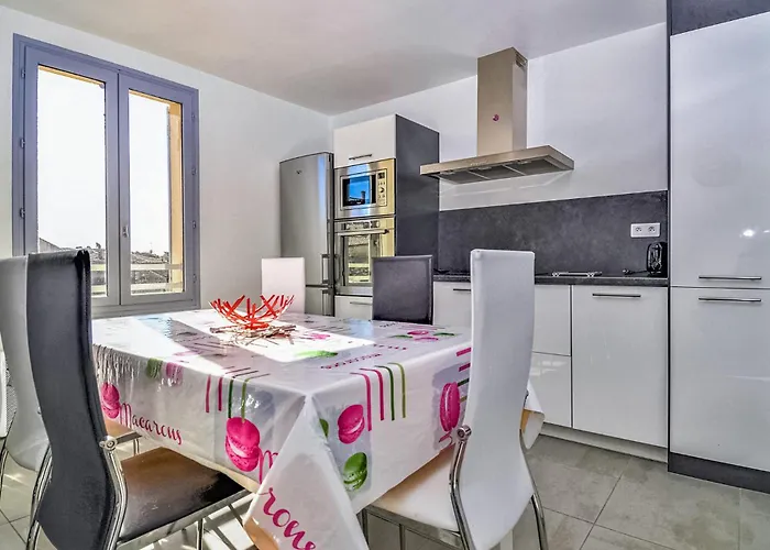 Διαμέρισμα 3 Bedroom Lovely In Uzès