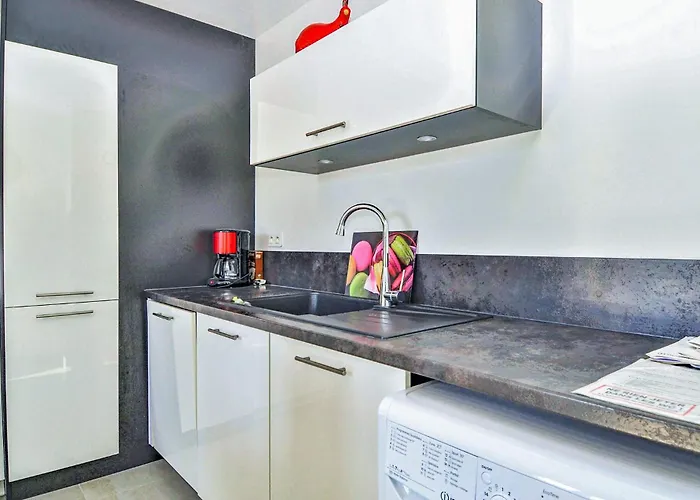Διαμέρισμα 3 Bedroom Lovely In *