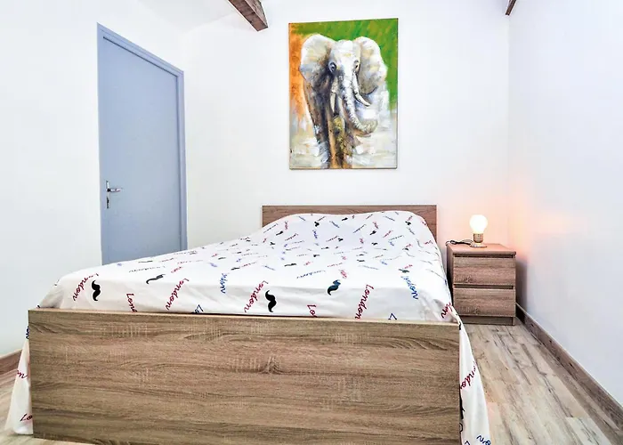 Διαμέρισμα 3 Bedroom Lovely In