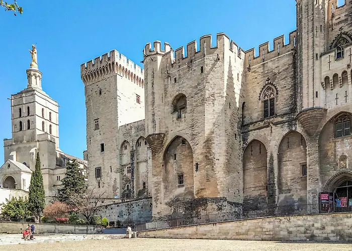 3 Bedroom Lovely In Διαμέρισμα Uzès